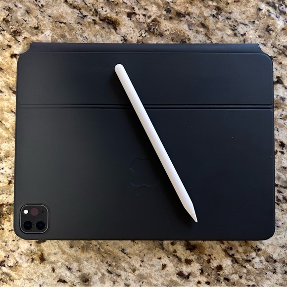 2021 iPad Pro - 11” - Picture 4 of 16